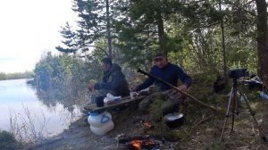 ЩУКА В ФОЛЬГЕ НА КОСТРЕ / ОБЕД НА ПРИРОДЕ / ОТДЫХАЕМ ПОСЛЕ РЫБАЛКИ.