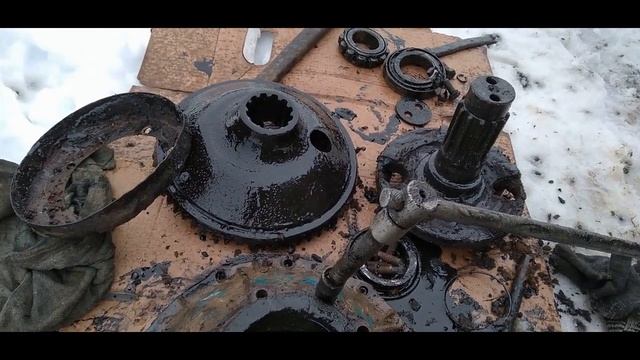 МТЗ 82 Ремонт левой бортовой в поле! смотреть онлайн