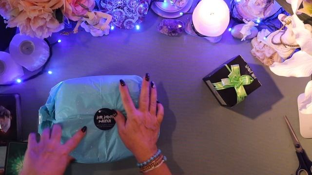 ? ? "STAR STRUCK MAGICKAL"? ? Unboxing handcrafted "work of art" candles смотреть онлайн