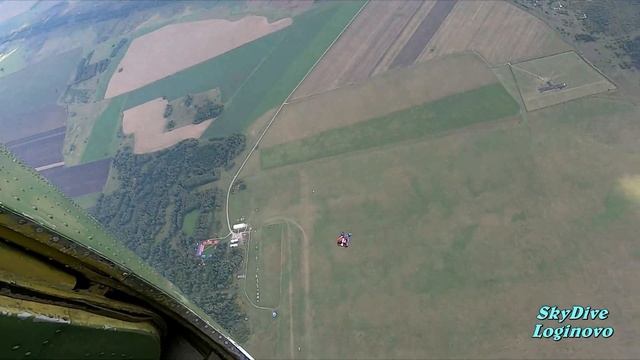 Видео дня. Когда посадочный талон на парашютный прыжок один на двоих. смотреть онлайн