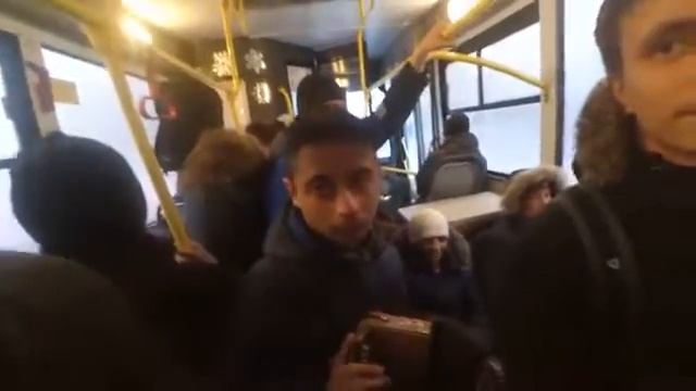 Тайсон поет в автобусе Тюмень смотреть онлайн