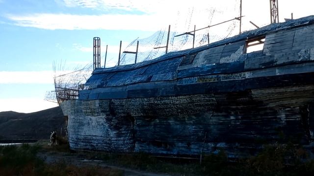 НЕДОСТРОЕННЫЙ КОРАБЛЬ ЗА СУДАКОМ смотреть онлайн