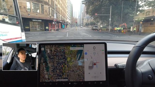 Tesla FSD Autopilot Stops at Red Light Model 3 Software Update 2020.20.13 смотреть онлайн