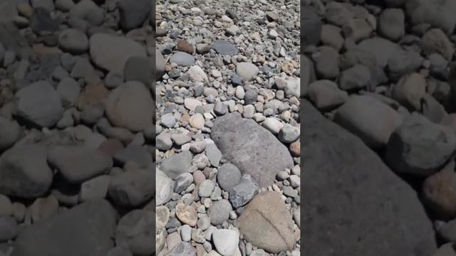 BUSCANDO ROCAS CON CRISTALES EN LA PLAYA PARTE 1 смотреть онлайн