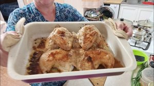 С утра ездили на рынок. / Запекала куру в духовке и тушила овощи.