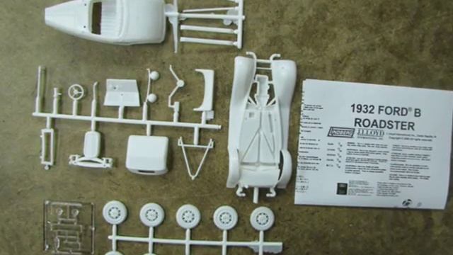 Model Car Garage - Lindberg 1/32 Scale 1932 Ford B Roadster - A Model Car Unboxing Video