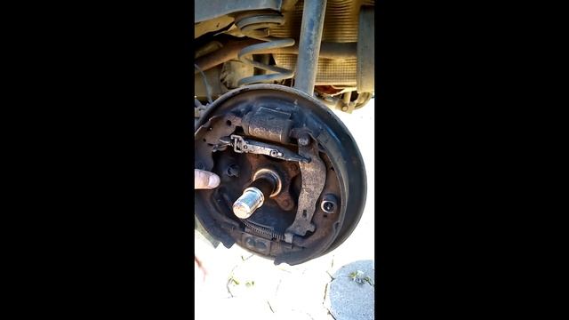 Замена задних тормозных колодок на РЕНО ДАСТЕР