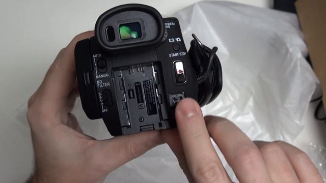 Sony FDR-AX100 Unboxing