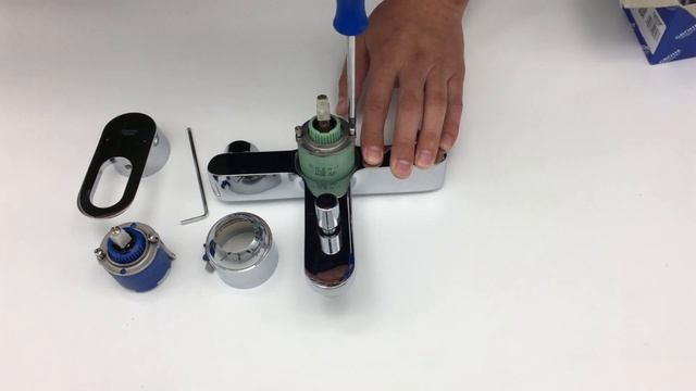 Ремонт смесителя Grohe для ванны/Замена картриджа 46048000/Обзор комплекта поставки картриджа смотреть онлайн