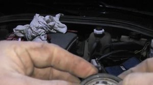 Устраняем течь прокладки термостата на Renault Symbol
