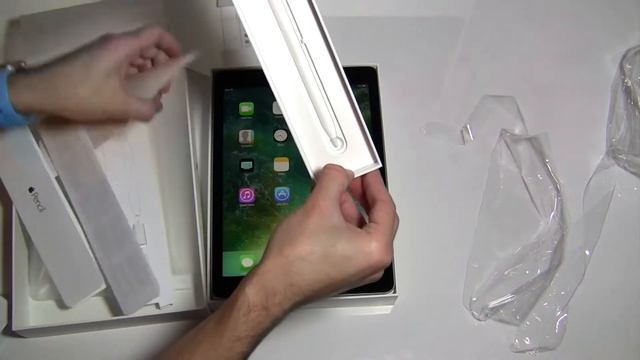 Unboxing iPad Pro 9.7" & Apple Pencil and Hands-On смотреть онлайн