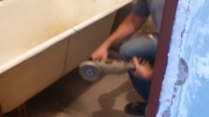 Как сломать чугунную ванну