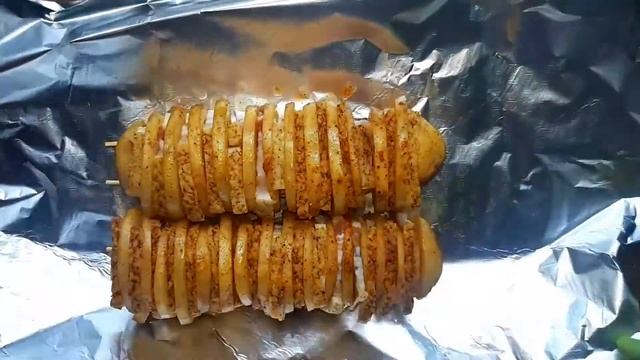 Картошка с салом в духовке на шпажках. Салат из овощей без майонеза. Potatoes With Bacon In The Ove