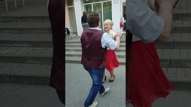 Катюша и Олег на танцполе в Гомельском парке...13.05.23. смотреть онлайн