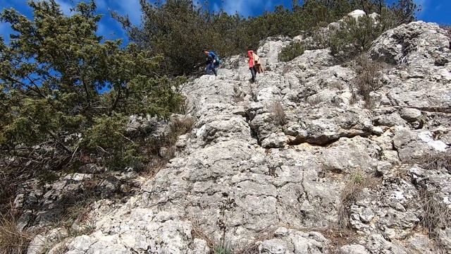 Крым. Поход над Байдарской долиной. Водопад Кубалар (Козырек). Грот Фатьма-коба. Гора Мачу. смотреть онлайн