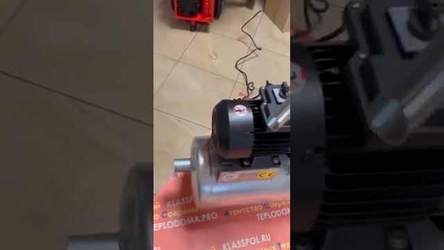 Видеообзор вакуумной установки для создания мини доильного зала производства Турции смотреть онлайн