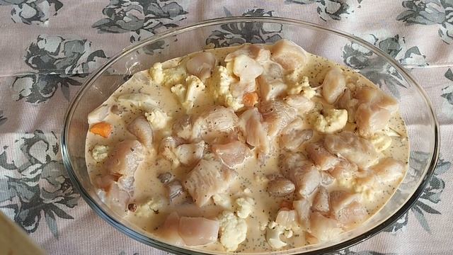 Курочка с цветной капустой в духовке/Сhicken with vegetables and cheese смотреть онлайн
