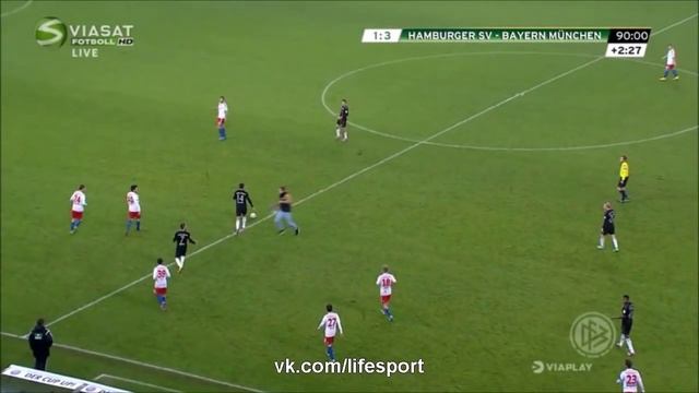 Фанат Гамбурга ударил Франка Рибери смотреть онлайн