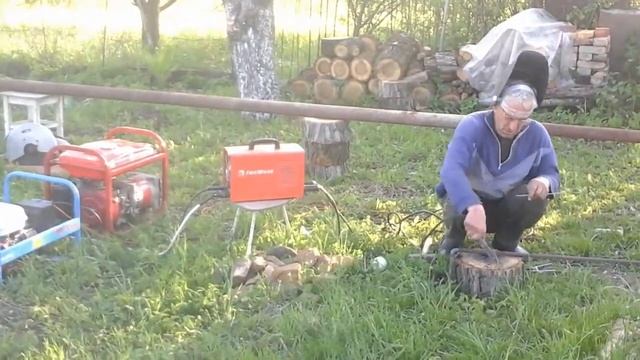 Сварка инвертором от двух генераторов 2,5 кВт. Welding with an inverter from two 2.5 kW generators. смотреть онлайн