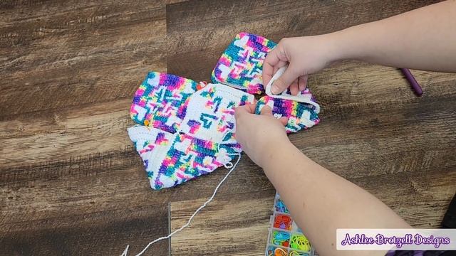 Joining Squares for a Bag Using my February Knot Mini-Squares смотреть онлайн