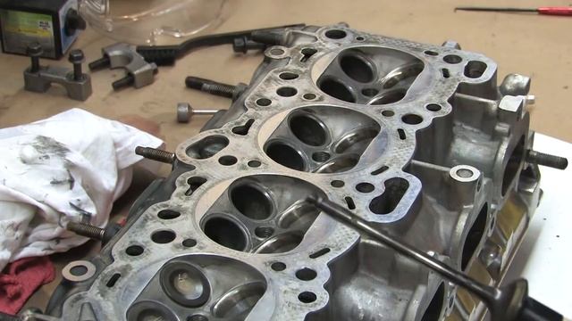 Cylinder Head 105 - Valve Job Basics смотреть онлайн