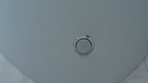 Из под натяжного потолка течёт вода. Нужны советы.