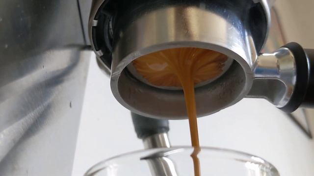 Test bottomless portafilter DeLonghi Dedica EC685 смотреть онлайн