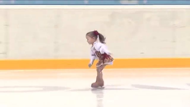 Ей всего 2,5 года! Самая маленькая фигуристка Казани смотреть онлайн