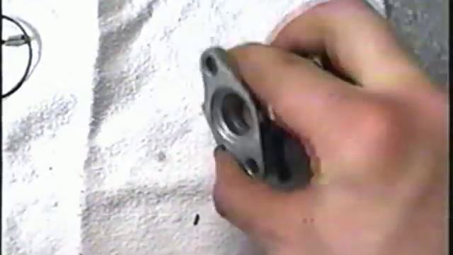 HOW TO CLEAN The Carburetor on BRIGGS & Stratton Quantum Lawnmower Engines смотреть онлайн