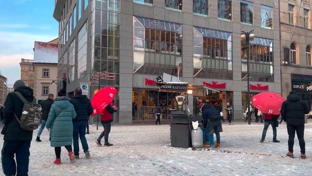 Prague Christmas streets walking tour 4K - Wenceslas Square ?? Czech Republic HDR ASMR смотреть онлайн