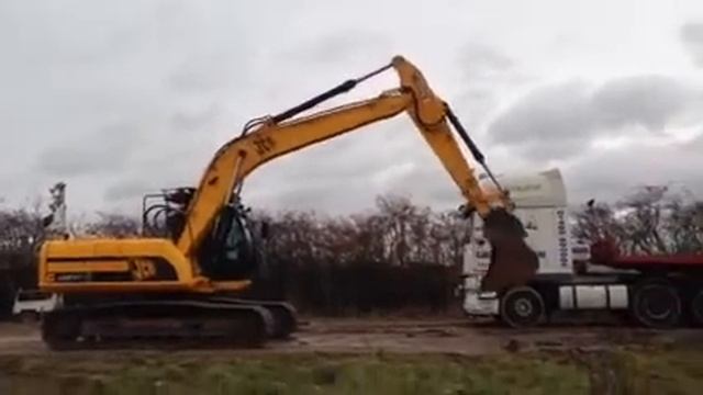 JCB JS220LC смотреть онлайн