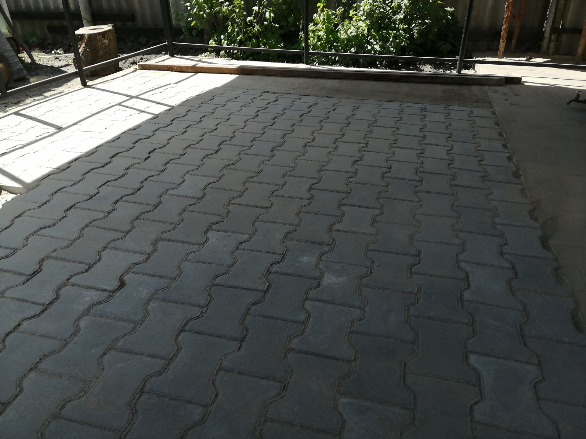 Как положить тротуарную плитку своими руками в домашних условиях без специального инструмента