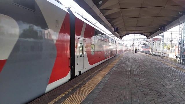 электровоз ЭП2К 219 с пассажирским поездом Петрозаводск-Москва отправляется с Ленинградского вокзал смотреть онлайн