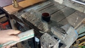 Стык стальной трубы и пластиковой