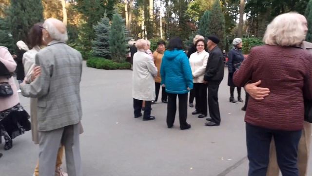 НЕ СПЕШИ СКАЗАТЬ ПРОЩАЙ!???/ТАНЦЫ В ПАРКЕ ГОРЬКОГО ХАРЬКОВ СЕНТЯБРЬ 2021 смотреть онлайн
