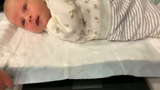 Как взвесить ребёнка смотреть онлайн