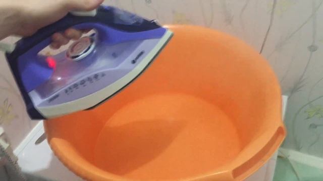 ПОСЛЕ ЭТОГО ВАШ УТЮГ БУДЕТ РАБОТАТЬ КАК НОВЫЙ. Чистка утюга от накипи смотреть онлайн