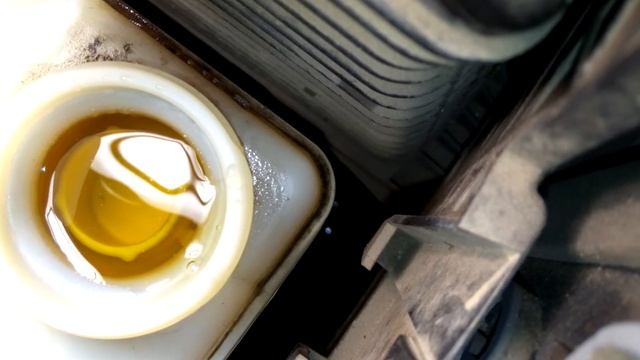 Расширительный бачок тормозной жидкости Меган 2 смотреть онлайн