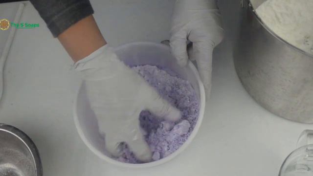 Making of beach daisies bath bombs 🛁 with Himalayan sea salt |by The S Soaps смотреть онлайн