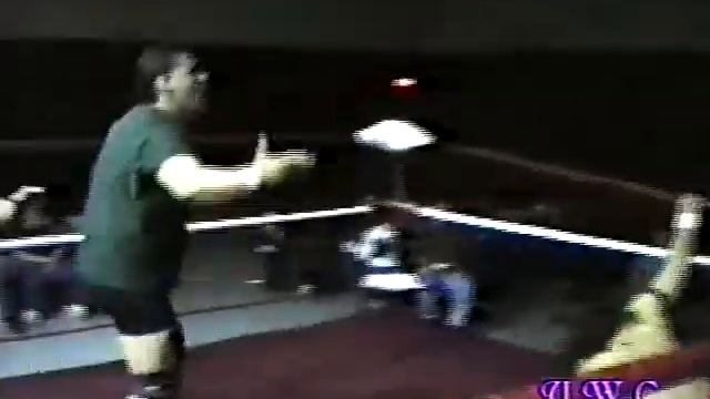 Chief Dave Foxx (with Jules Strongbow) vs. Dr. Hurtz (December 4, 1999 UWC) смотреть онлайн