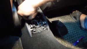 Регулировка стояночного тормоза (ручника) Фольцваген Поло Седан