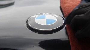 Как снять значек BMW. Замена эмблемы капота BMW x5 e53, e46, e38, e39, e60, e70