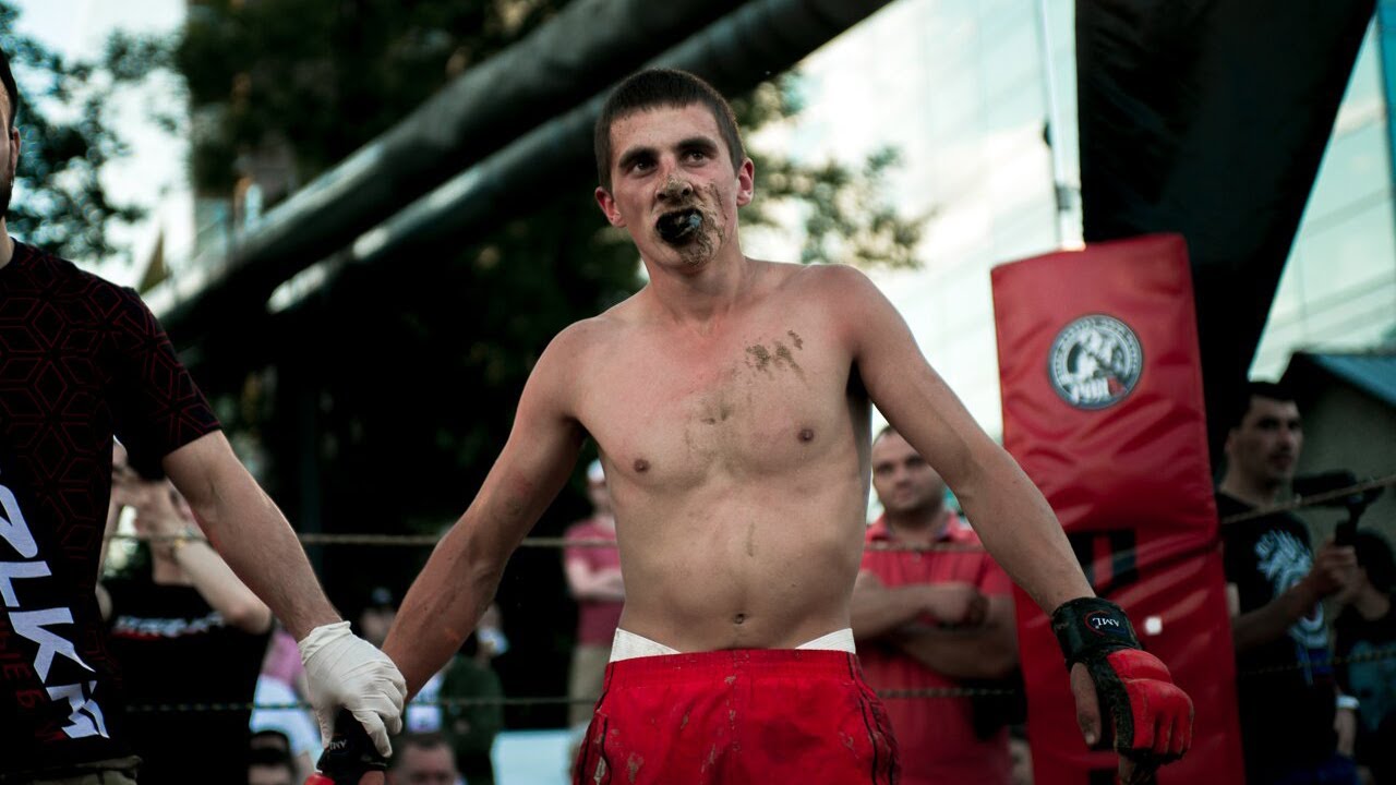 ДИКИЙ МЕБЕЛЬЩИК в Боях Без Правил смотреть онлайн