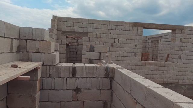 СТРОЮ ДОМ ИЗ ПЕПЛОБЛОКА . ПРОЕКТ ДЕЛАЛ САМ #дом #пеплоблок #работа #горы #дагестан #строительство смотреть онлайн