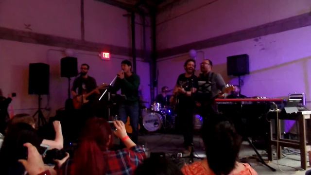 Osric Chau singing Blink-182 with Louden Swain смотреть онлайн