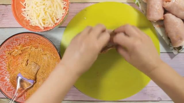 Мясные рулетики - очень сочные и вкусные на любой случай. смотреть онлайн