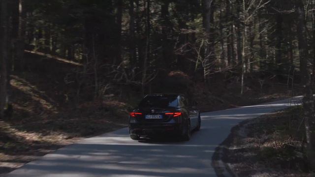 NEW 2022 Alfa Romeo Giulia and Stelvio "ESTREMA" | Special Series | Driving, Exterior & Interior смотреть онлайн