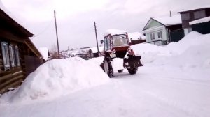 трактор т25 на уборке снега