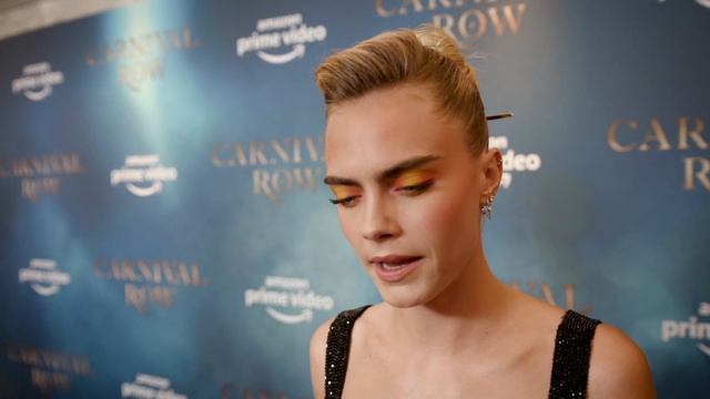 Cara Delevingne talks chemistry with Orlando Bloom in Carnival Row смотреть онлайн