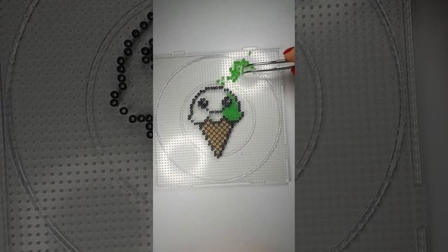 Фисташковое мороженое #термомозаика #artkal #beads #hama #perle #icecream смотреть онлайн